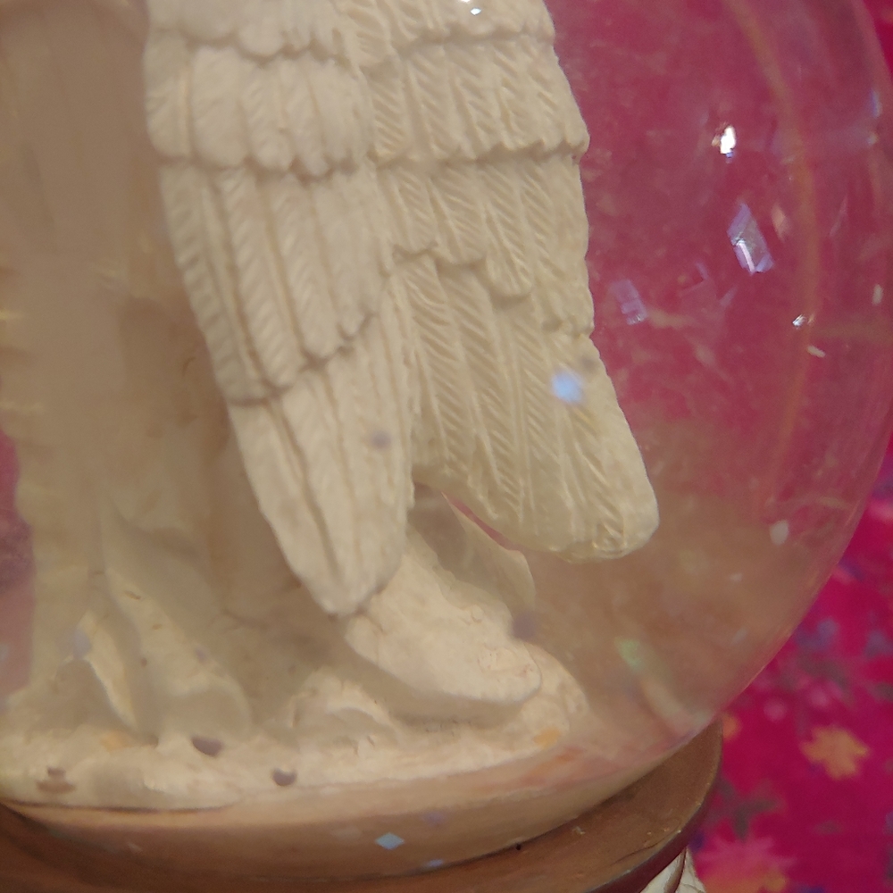 Angel water globe music box - Picture 3 of 10
